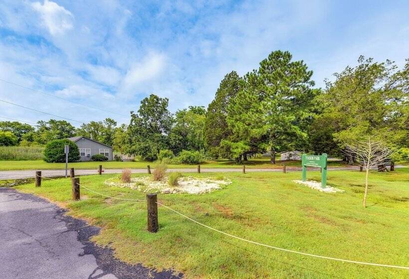 Tyaskin Retreat W/ Deck Across From The Water!