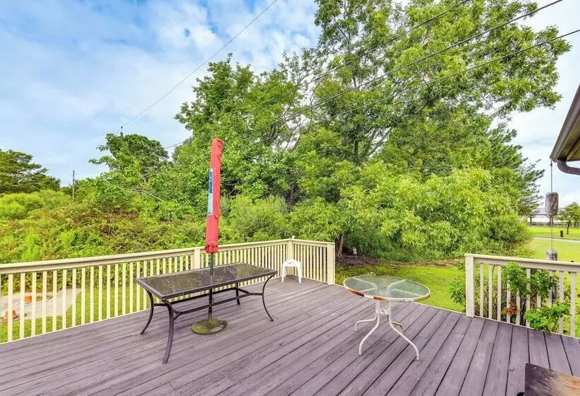 Tyaskin Retreat W/ Deck   Across From The Water!