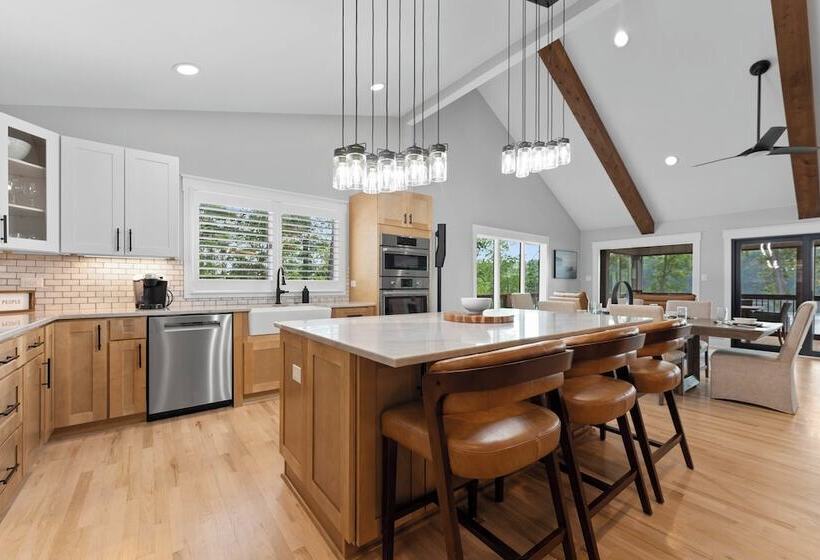 Water Break At The Lake By Avantstay Lakefront + Private Dock