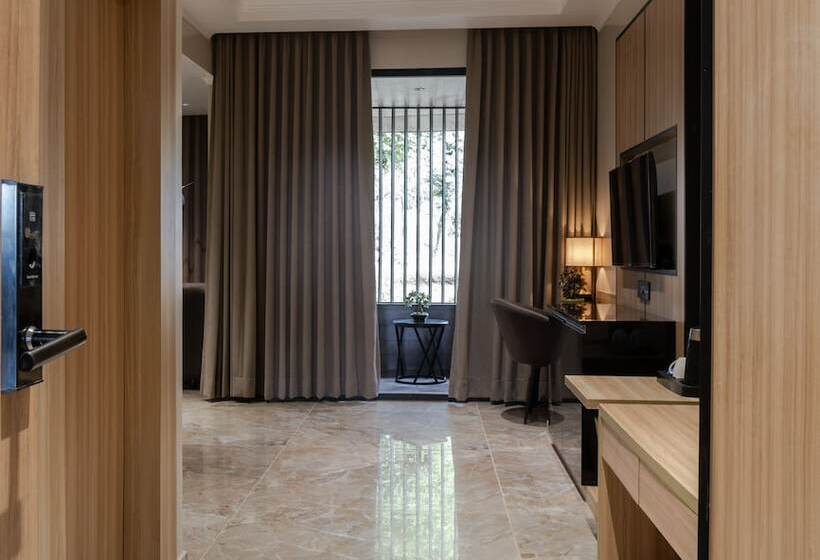 Alpine Hotel And Villas