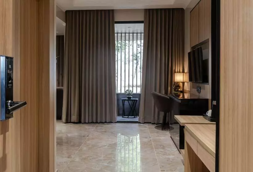 Alpine Hotel And Villas