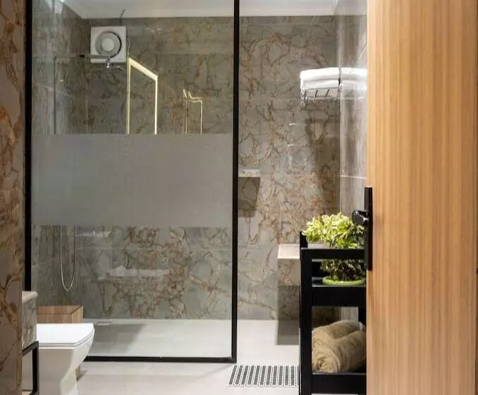 Alpine Hotel And Villas