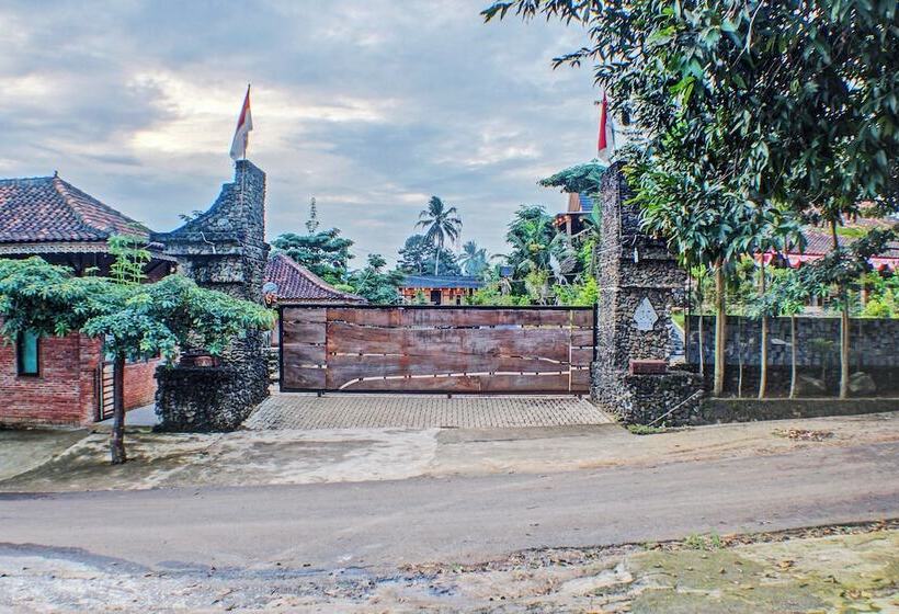 Capital O 92681 Randu Mas Hotel & Resort Taman Purbakala