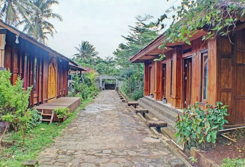 Capital O 92681 Randu Mas Hotel & Resort Taman Purbakala