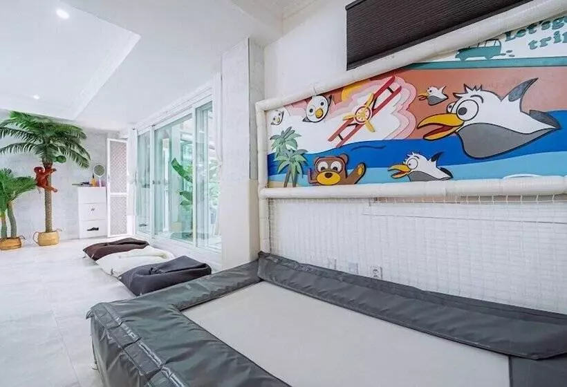 Ello-el Kids Pool Villa Pension