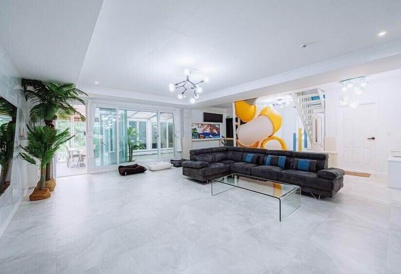 Ello-el Kids Pool Villa Pension