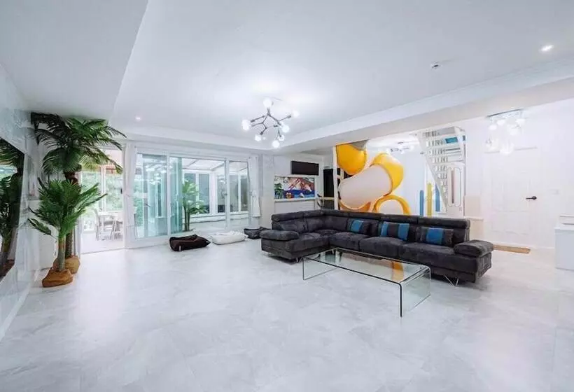 Ello-el Kids Pool Villa Pension