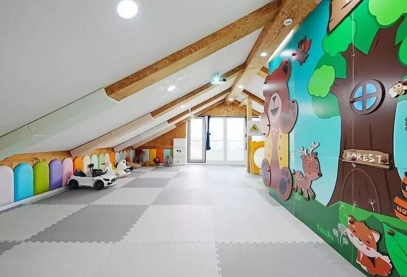 Ello-el Kids Pool Villa Pension