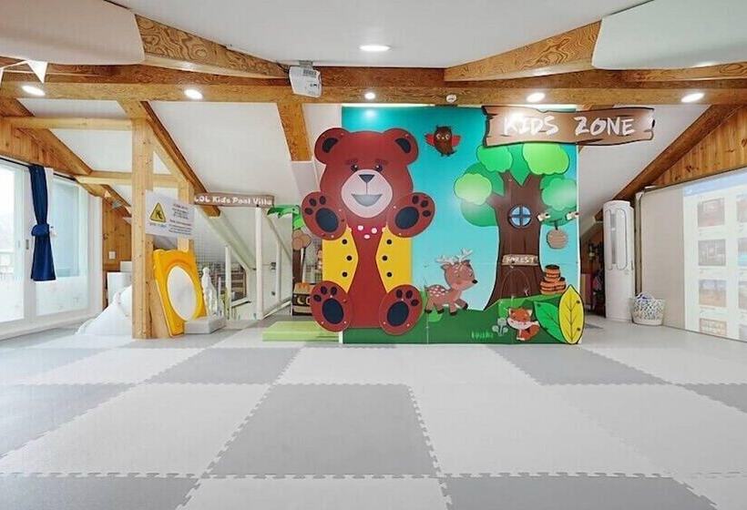 Ello-el Kids Pool Villa Pension