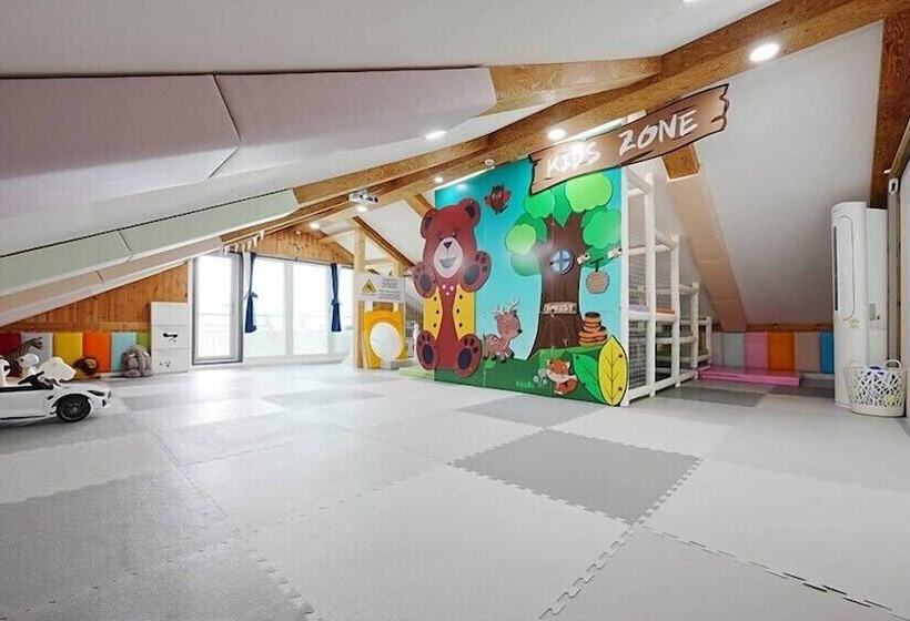 Ello-el Kids Pool Villa Pension