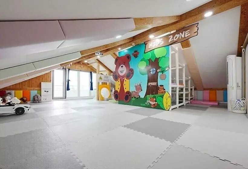 Ello-el Kids Pool Villa Pension