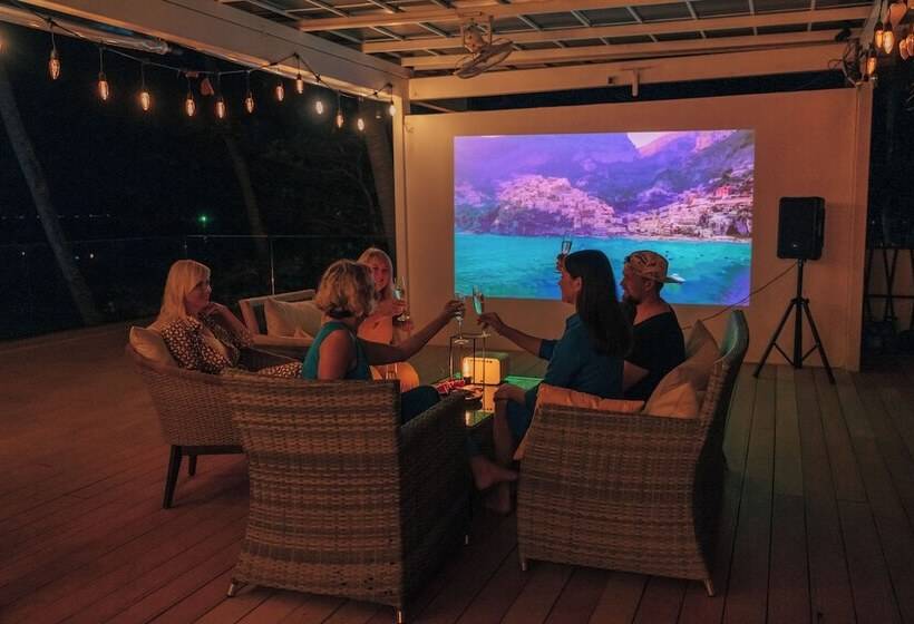 簡易ホテル Sea&sky Luxury Absolute Beachfront Villa