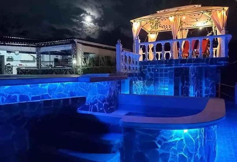 هتل Castillo Del Toro