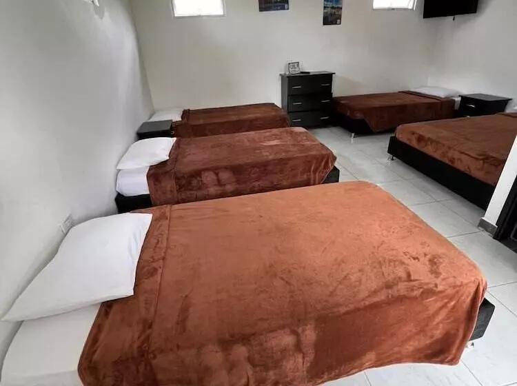 هتل Castillo Del Toro