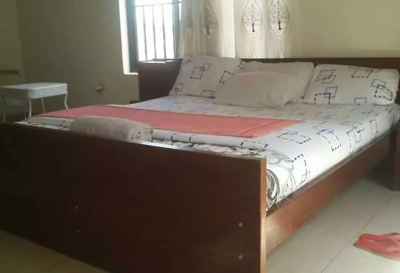 هتل Emmysroomies B&b