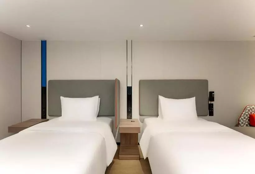 هتل Holiday Inn Express Shanghai Jing An Temple, An Ihg