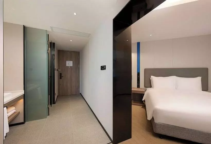 هتل Holiday Inn Express Shanghai Jing An Temple, An Ihg