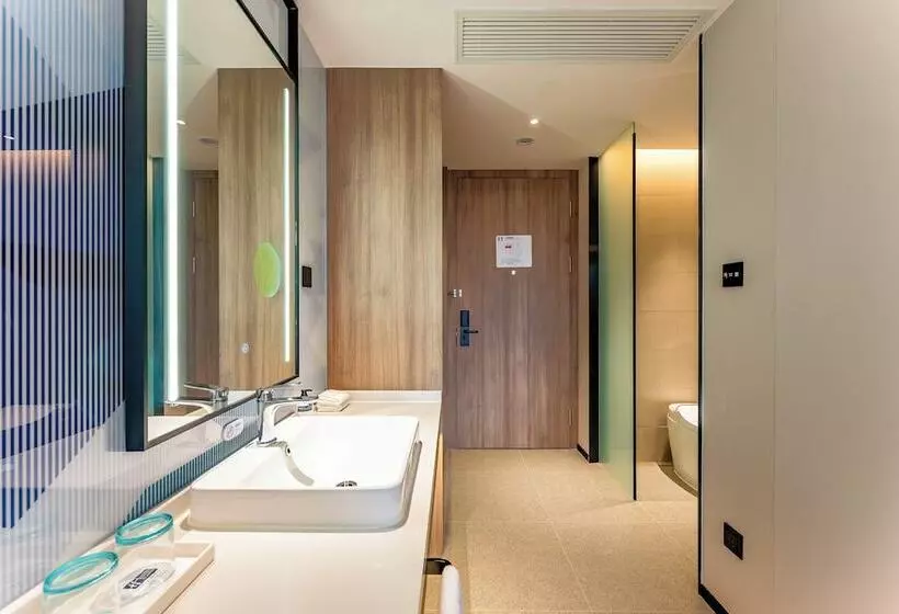 هتل Holiday Inn Express Shanghai Jing An Temple, An Ihg