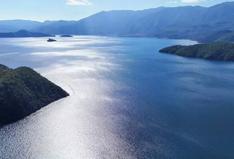 Hotelli Indigo Lugu Lake By Ihg