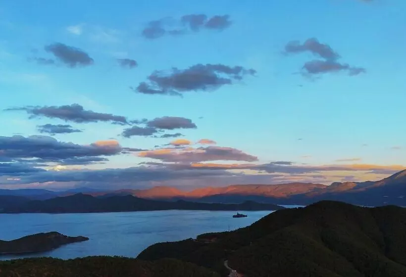 Hotelli Indigo Lugu Lake By Ihg