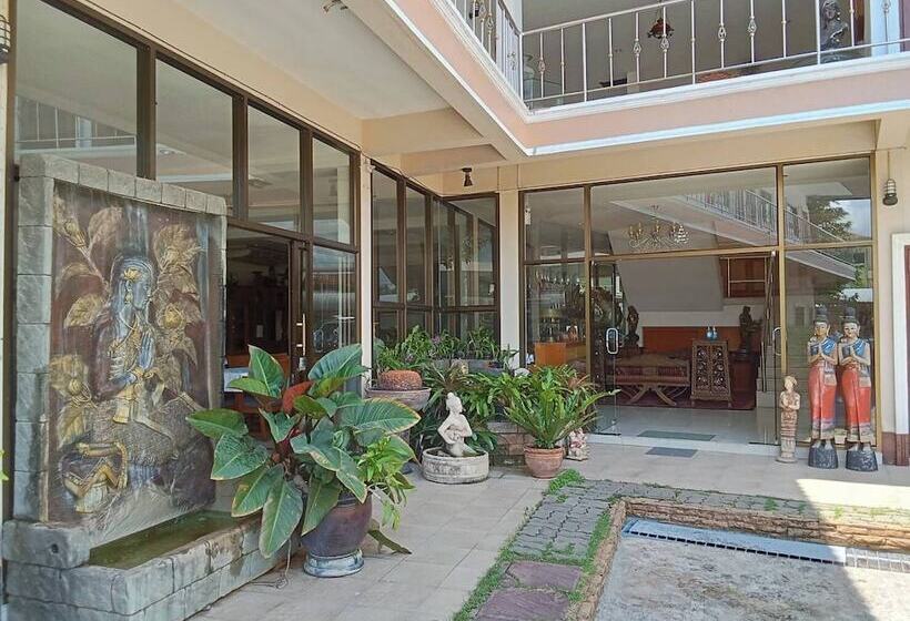 Hotel Thai Ngam Palace