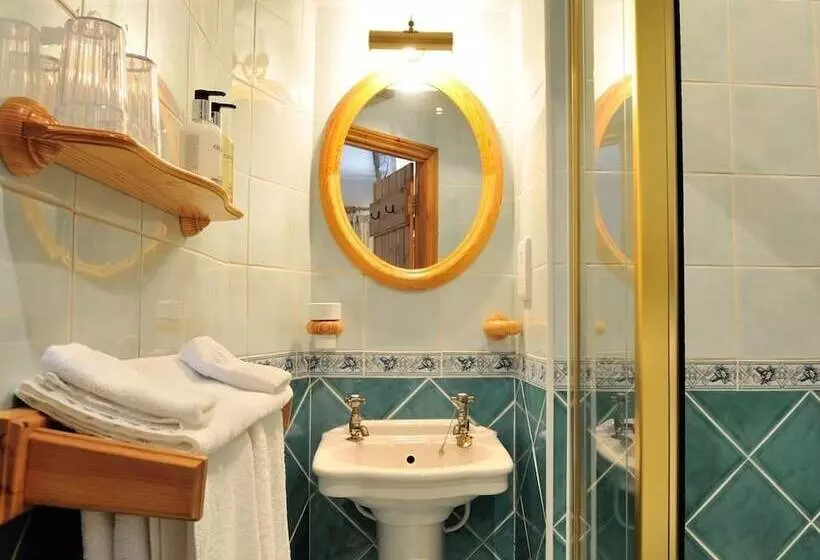 Hotelli Castle Arms Inn