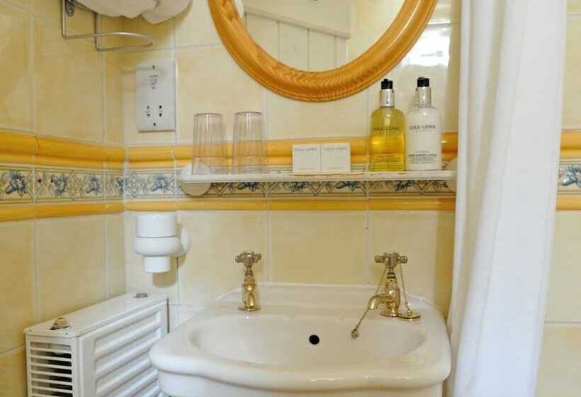 فندق Castle Arms Inn