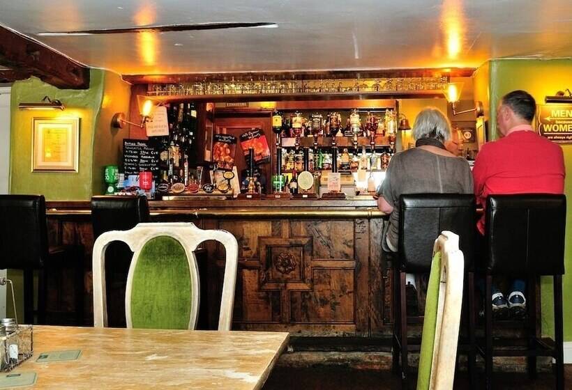 فندق Castle Arms Inn