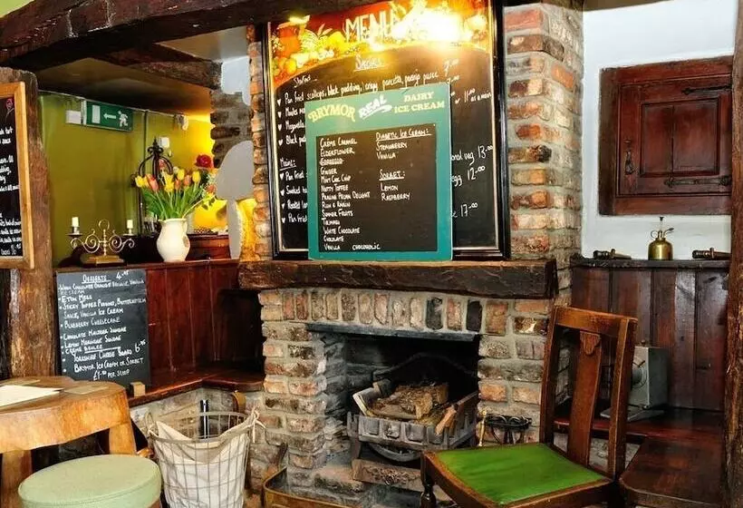 Hotelli Castle Arms Inn