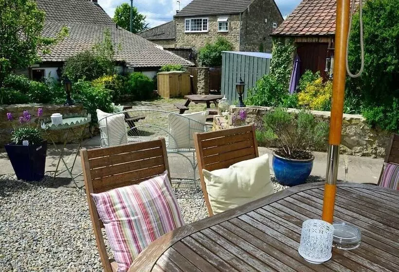 Hotelli Castle Arms Inn