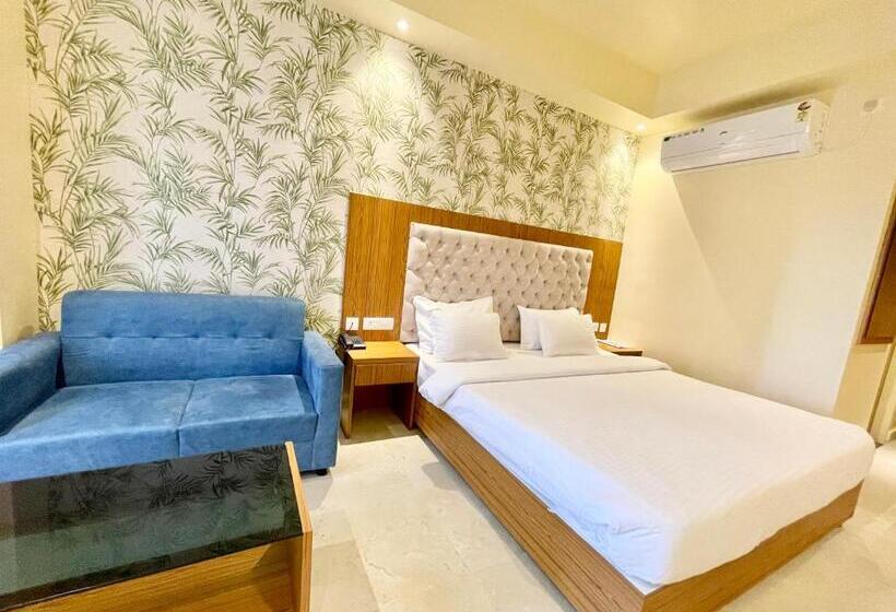 Petal ! Puri होटल पेटल হোটেল পাপড়ি హోటల్ పెటల్ Fully Air Conditioned Hotel With Lift And Parking Ca