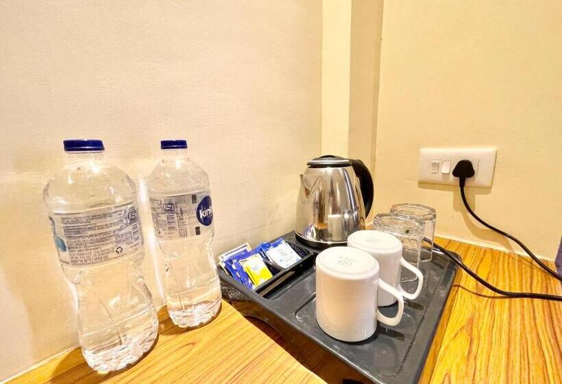 Petal ! Puri होटल पेटल হোটেল পাপড়ি హోటల్ పెటల్ Fully Air Conditioned Hotel With Lift And Parking Ca