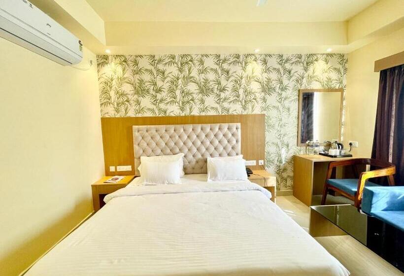 Petal ! Puri होटल पेटल হোটেল পাপড়ি హోటల్ పెటల్ Fully Air Conditioned Hotel With Lift And Parking Ca