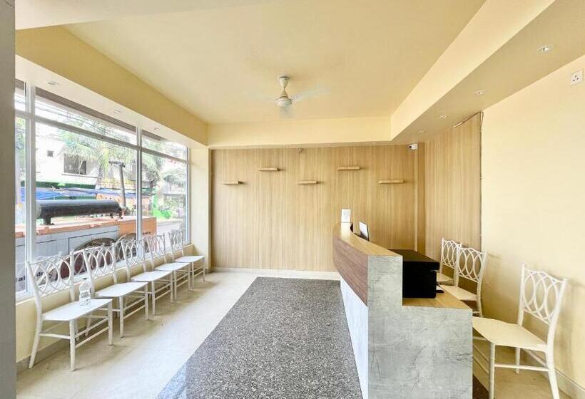 Petal ! Puri होटल पेटल হোটেল পাপড়ি హోటల్ పెటల్ Fully Air Conditioned Hotel With Lift And Parking Ca