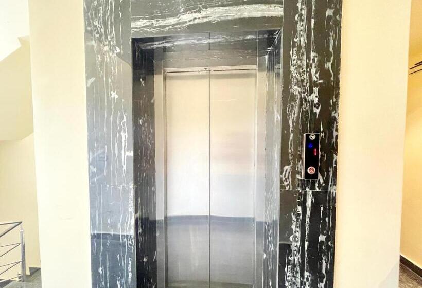 Petal ! Puri होटल पेटल হোটেল পাপড়ি హోటల్ పెటల్ Fully Air Conditioned Hotel With Lift And Parking Ca