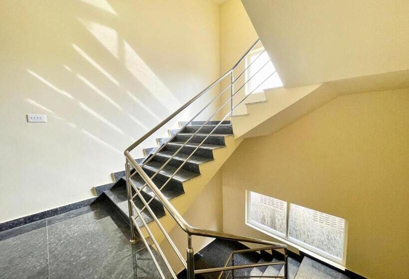 Petal ! Puri होटल पेटल হোটেল পাপড়ি హోటల్ పెటల్ Fully Air Conditioned Hotel With Lift And Parking Ca