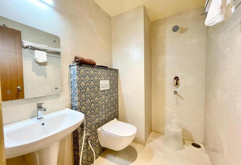 Petal ! Puri होटल पेटल হোটেল পাপড়ি హోటల్ పెటల్ Fully Air Conditioned Hotel With Lift And Parking Ca