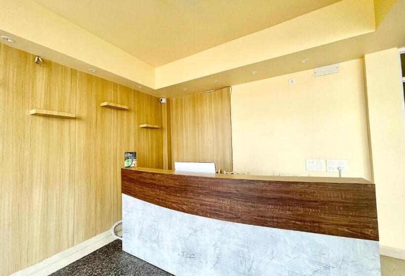 Petal ! Puri होटल पेटल হোটেল পাপড়ি హోటల్ పెటల్ Fully Air Conditioned Hotel With Lift And Parking Ca