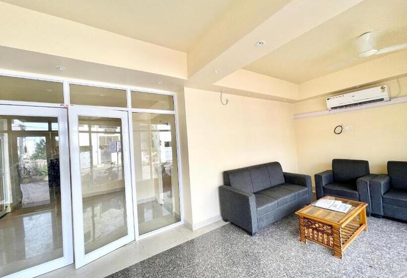 Petal ! Puri होटल पेटल হোটেল পাপড়ি హోటల్ పెటల్ Fully Air Conditioned Hotel With Lift And Parking Ca