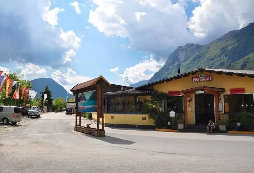 リゾートホテル Greenchalets Lago Di Lugano Porlezza