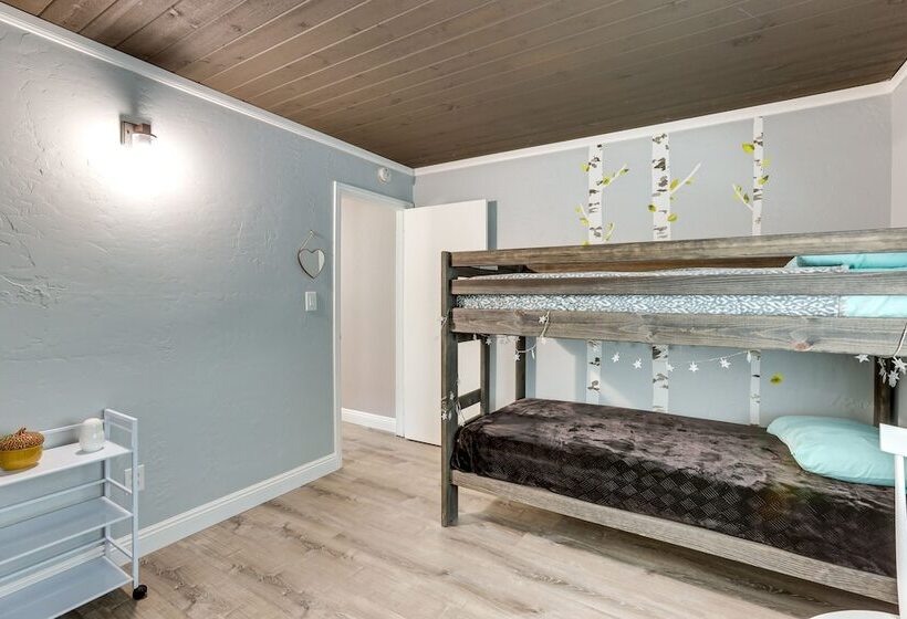 Sugarloaf Cabin W/ Fireplace Near Big Bear Lake