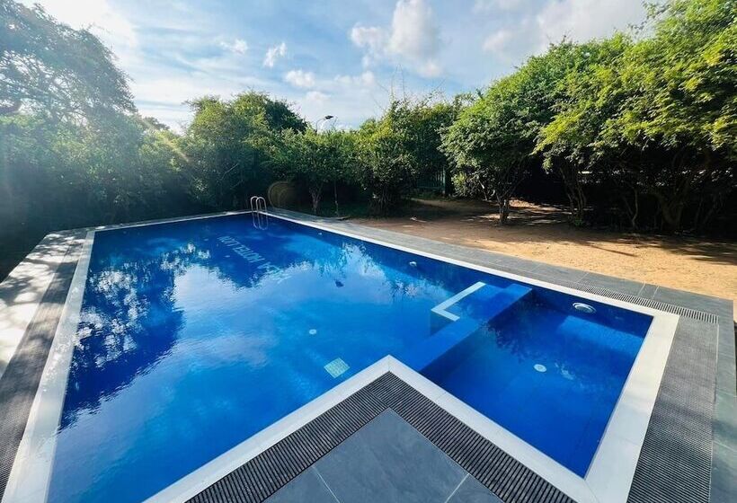 Yala Hotel Lion Air Conditioned Luxury