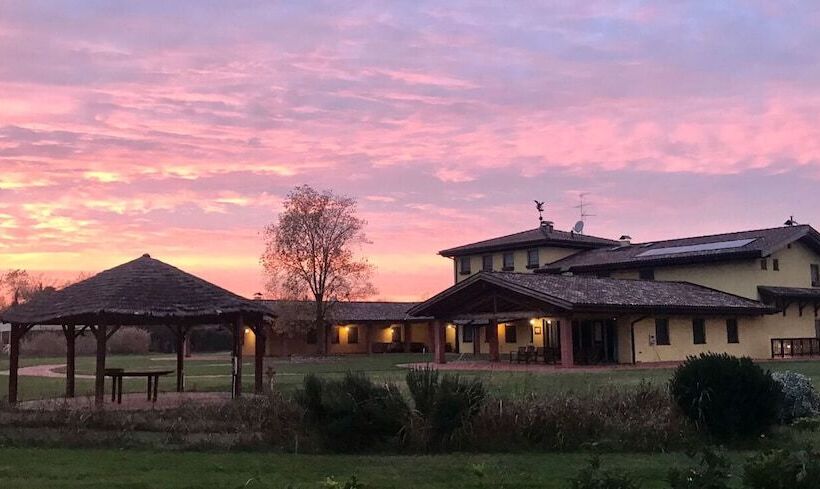 هتل روستایی Corte All'olmo