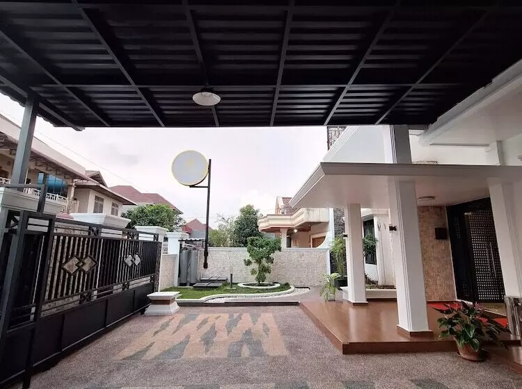 Aamiaismajoitus (B&B) Ar Raudhah Hotel Syariah