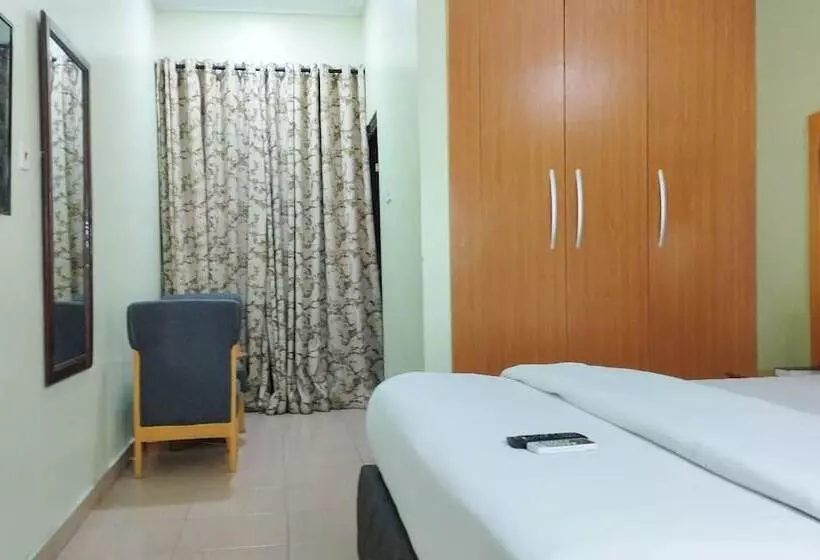 Breakfort Hotel And Suites
