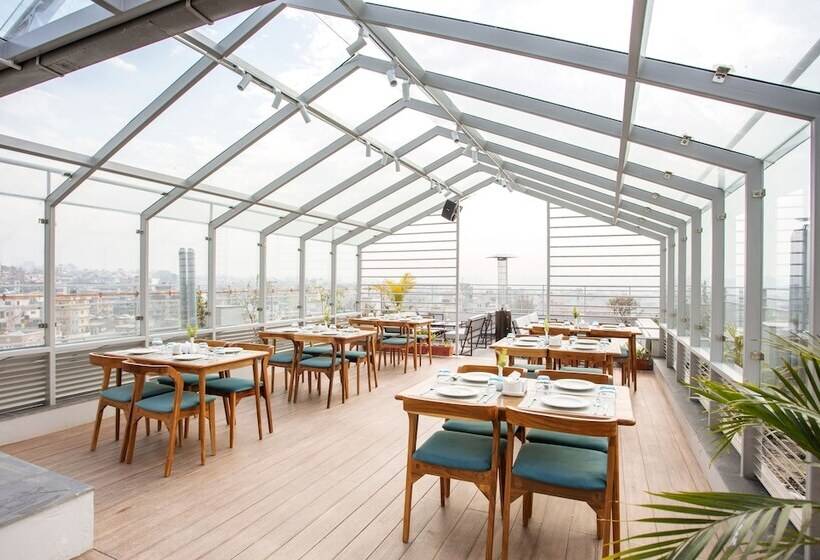 هتل Bhrikuti Tara