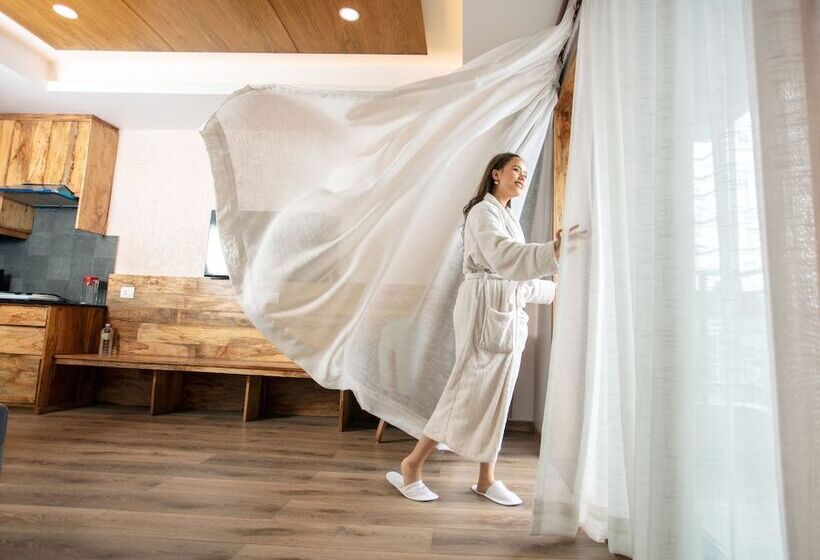 هتل Bhrikuti Tara