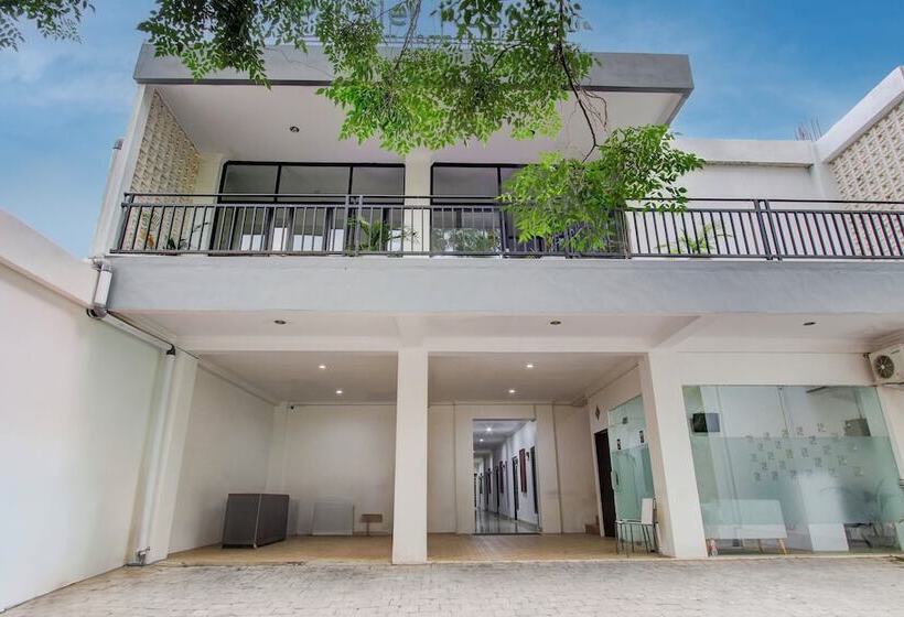 호텔 Capital O 93266 Palmier