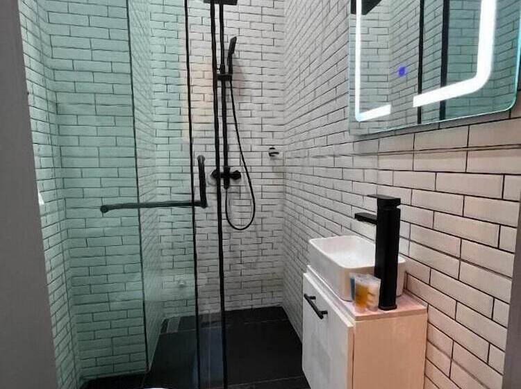 De Phantom Continental Hotel Lekki