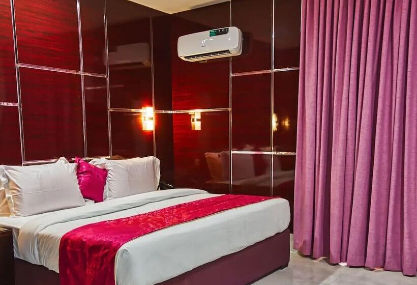 De Phantom Continental Hotel Lekki